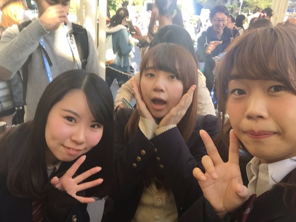 naodesyooon's tweet photo. 制服ディズニーしてきたった。リトルグリーンまん可愛い☺️ https://t.co/fVg69p8FKO