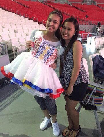 jhocapule's tweet image. Just watched the interview of my friend hu create a dress 4 our idol.Thank u @mainedcm at napansin mo sya.😘 #KMJS10
