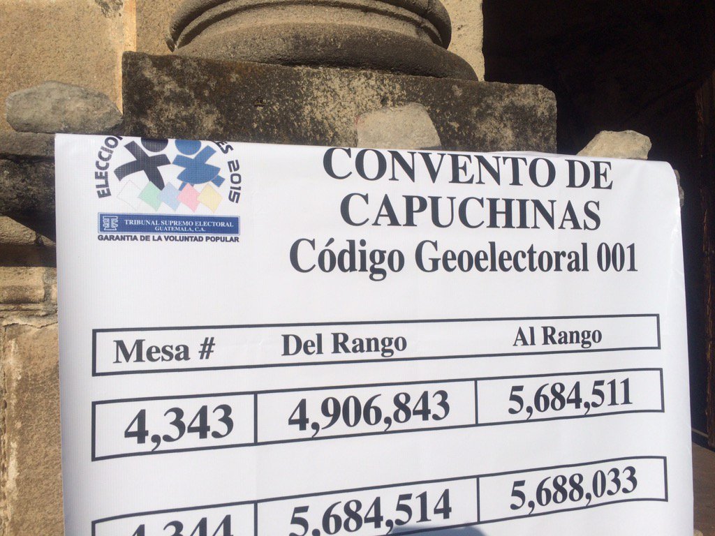 Cardona_TV's tweet image. #AlwaysFreeTips Elecciones2015 #EmbRobinson visita centro de votación en Antigua Guatemala  Vía: @usembassyguate