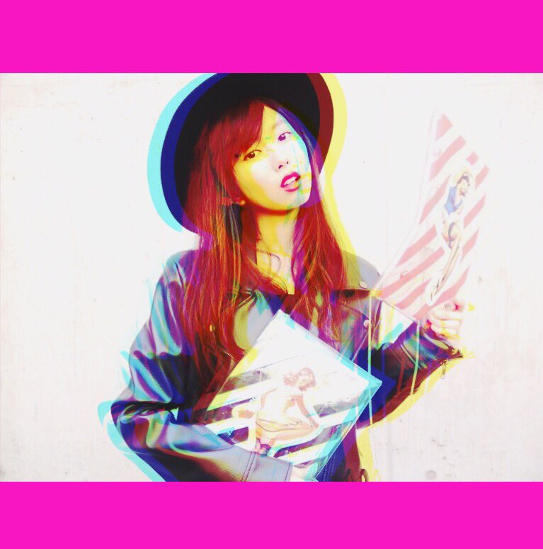 laxm_retent's tweet photo. 新しい商品の紹介です💭
キュートな女の子がかわいいクリアなクラッチバッグ👯💕
流行中のファーアイテムを入れて冬にもどんどん使ってください♩💋
#LAXM
#リテント
#文化服装学院 https://t.co/MkSPLt655d