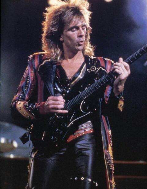 Hoy mi guitarrista favorito cumple 68 años, larga vida a Glenn Tipton y a , HAPPY BIRTHDAY MASTER! 