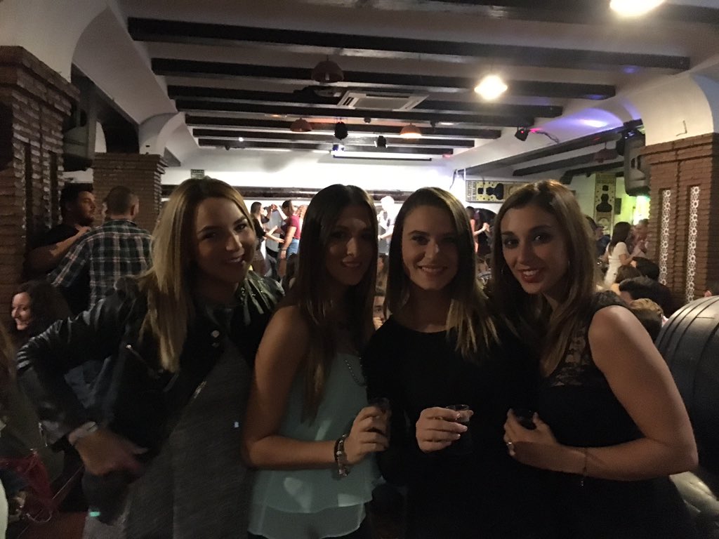 lorena_lewis's tweet photo. @AlmuO @perezmaartin @TereHena  #sábado #colmao #ONLYGIRLS ❤️ https://t.co/gLA9jw0kWA
