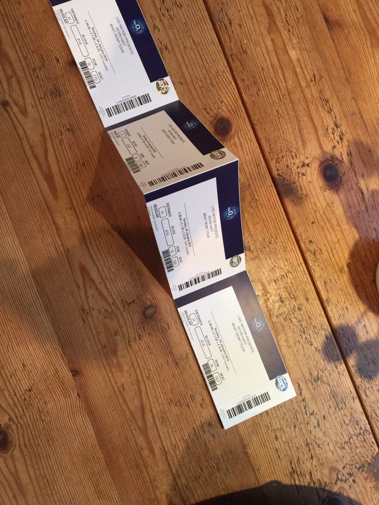 EmilyMorganR's tweet image. Kevin heart in jan with the girlies 🎀💕