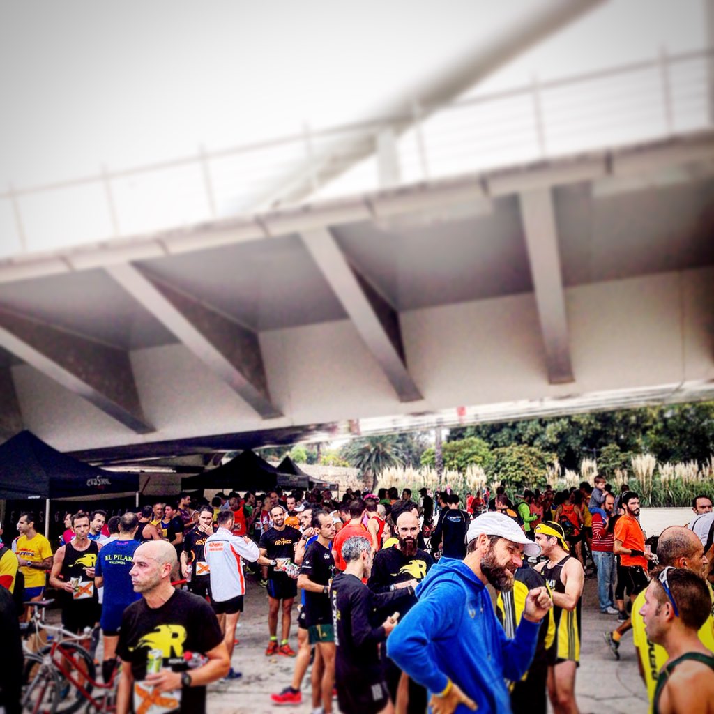 JoxeSpeaker's tweet photo. Cosas que solo pasan en #Valencia
#GERMANOR de #clubes #Running para correr un largo para la #MARATÓN
#BeRunning https://t.co/qQ4Coa1mHj