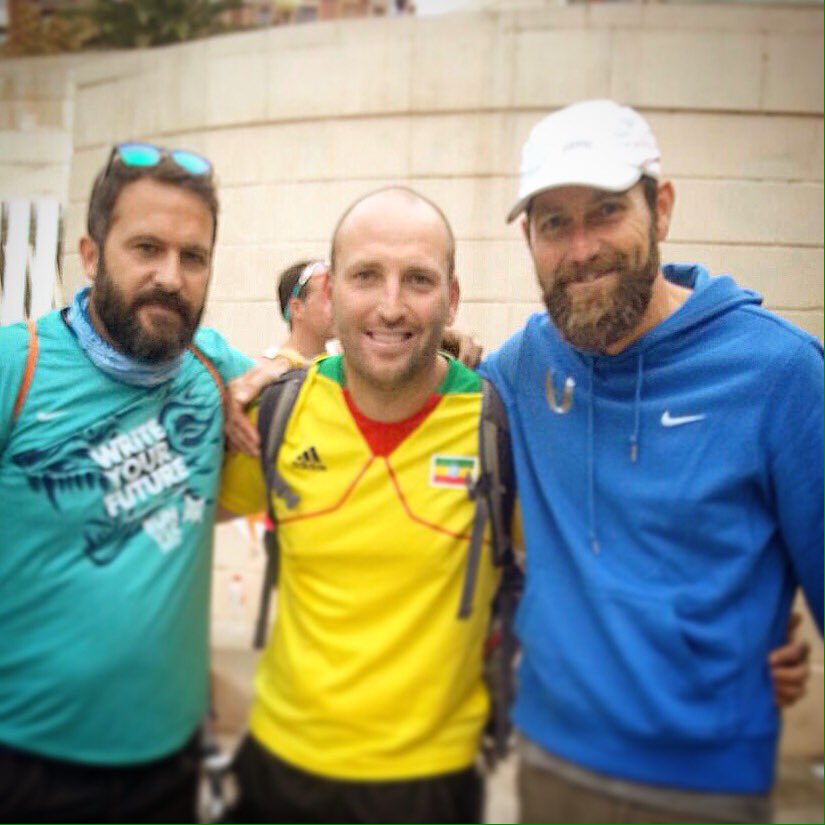 JoxeSpeaker's tweet photo. Cosas que solo pasan en #Valencia
#GERMANOR de #clubes #Running para correr un largo para la #MARATÓN
#BeRunning https://t.co/qQ4Coa1mHj
