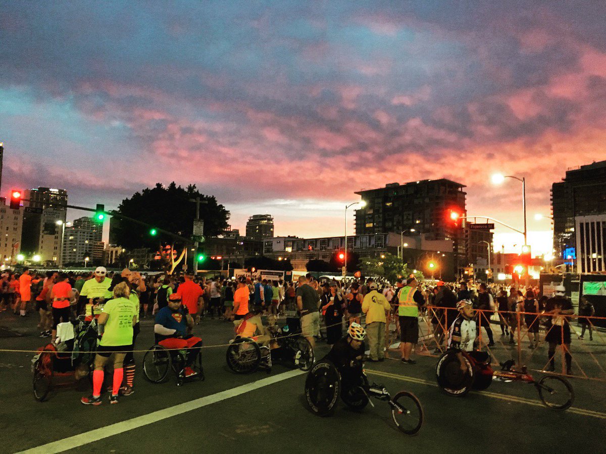 Transamerica's tweet image. The sun is just starting to come up over the runners at #RnRLA!