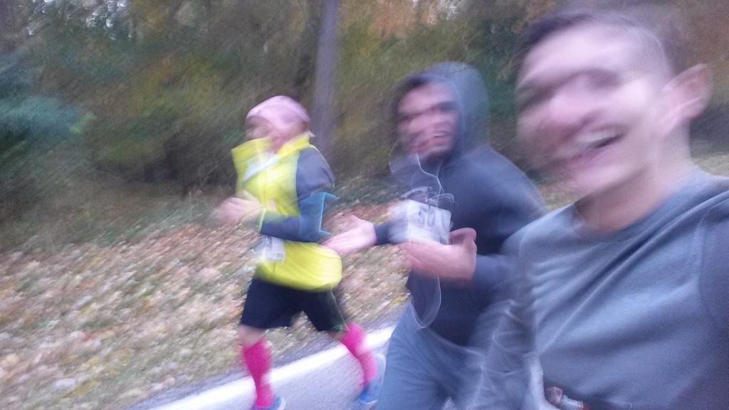 TomJackson012's tweet photo. Our best picture from @ZTA_BWU's #R4R2k15 5K. At least we tried? https://t.co/RgTwCtYYst