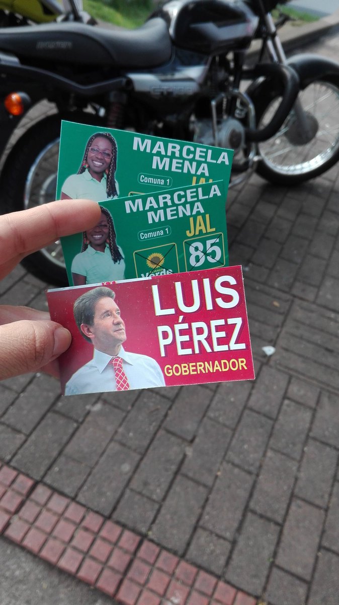 julianaudio's tweet photo. En filas en la I.E. La Candelaria hay constreñimiento al alectorado. #estransparencia #alonsoes https://t.co/7ewWXeK2FX