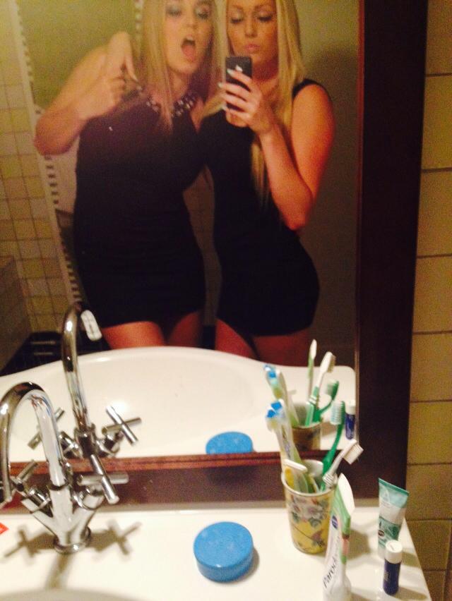 7_queeny's tweet photo. time to lick some titss or 4 !! #twinsex #lesbiansss https://t.co/KJfPwOkst0
