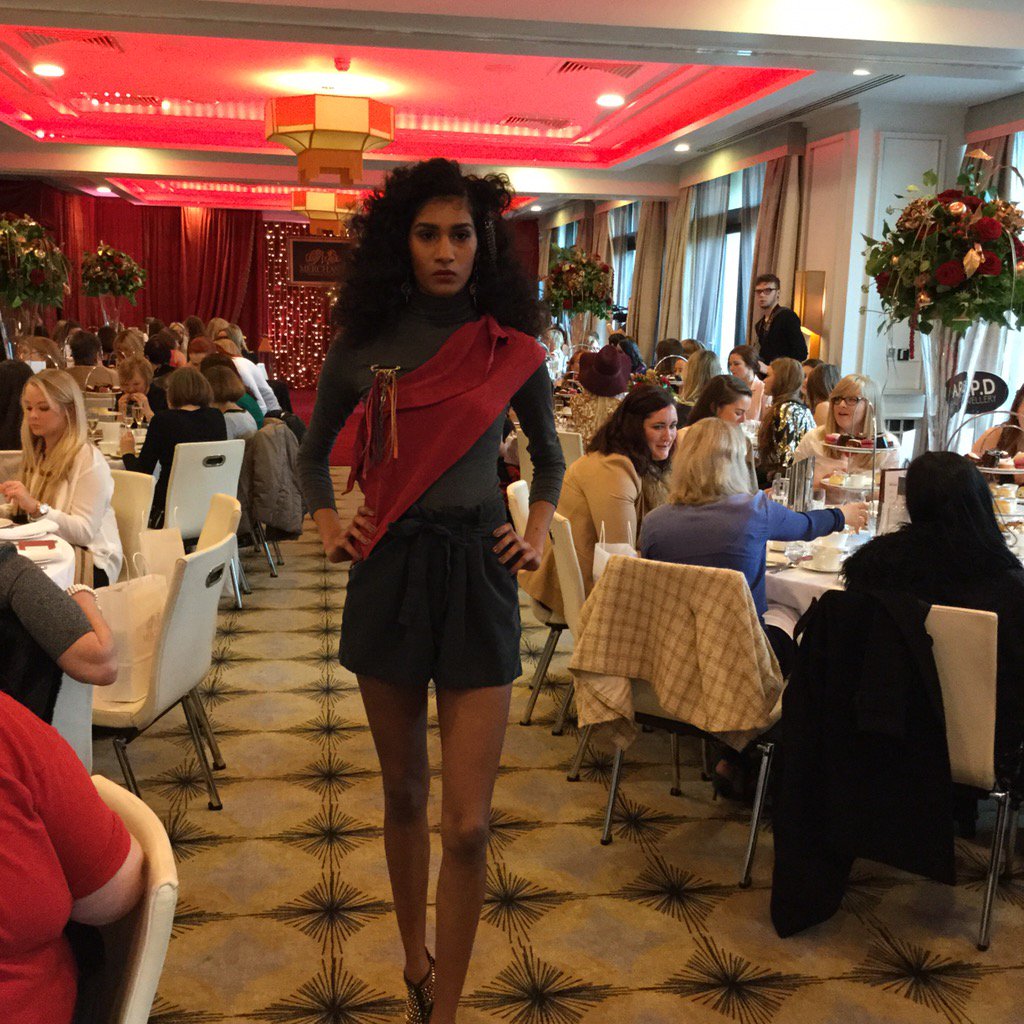 MerchantHotel's tweet photo. Fur, leather and daring reds are the order of the day at our #FabulousFashionTeas with #ChloeDougan &amp; #APDJewellery https://t.co/vpOyqNICVp