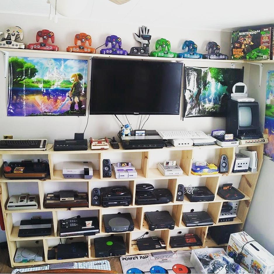 SparkklesG's tweet photo. My room is full of games.
I think I won't go to school this week
#Game_mode_activated https://t.co/Prh3pekaLW