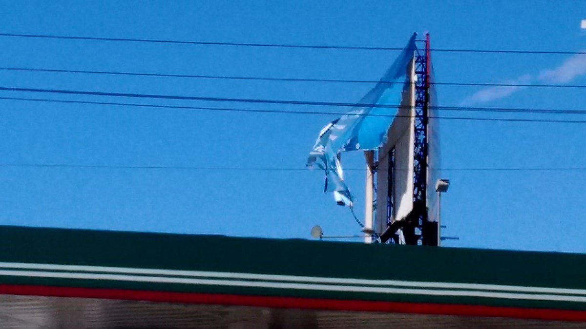 SaaantiagoGzzs's tweet photo. Vientos dañan anuncio en puente de R Rangel y R Cortines @retioMTY @Cicmty @_LASNOTICIASMTY @elnortelocal https://t.co/bMKbgVYoZg