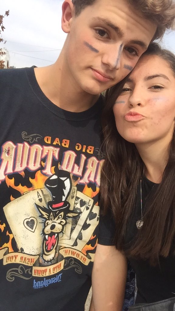 haley_loovee's tweet photo. A week to remember for sureππ #cvgetsanimated #cvhshomecoming2015 https://t.co/BimmiWRNtb