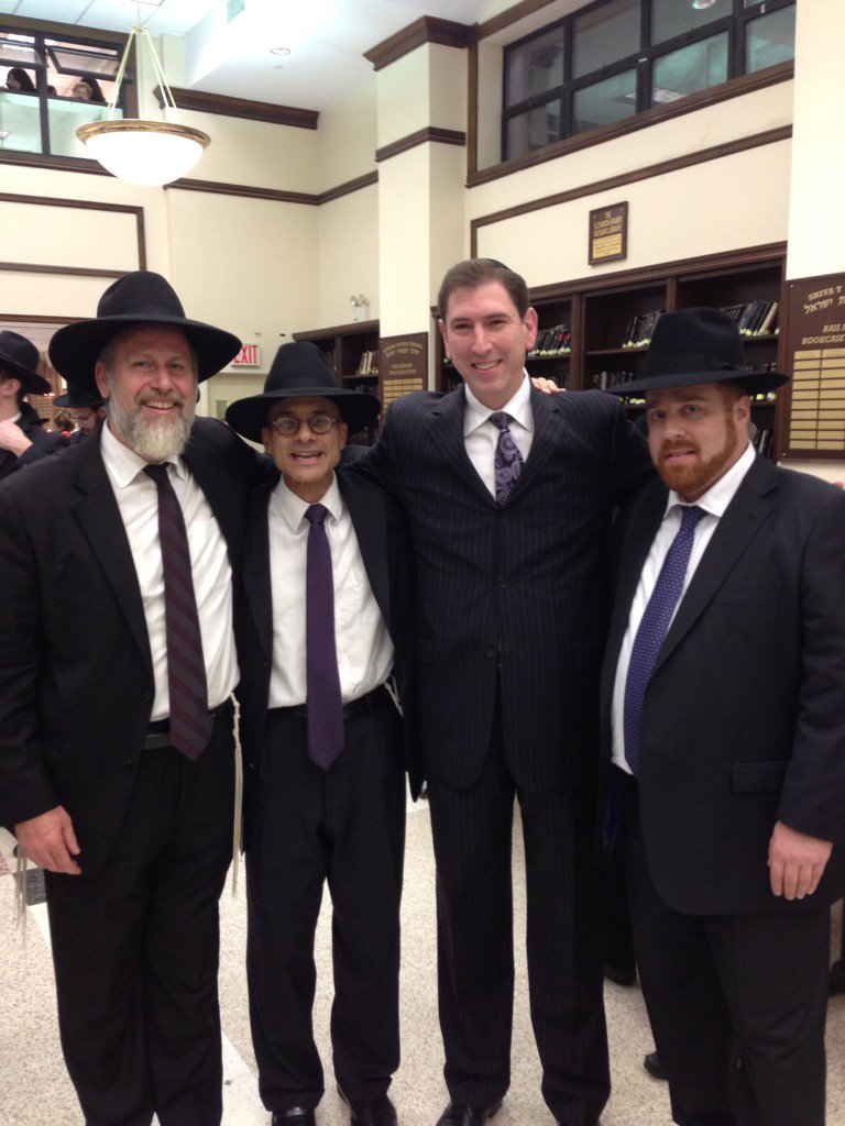 ChaimDeutsch's tweet photo. It was great to be part of this very joyous occasion at Yeshiva Tiferes Yisroel! #TorahProcession https://t.co/mR790OFTBB