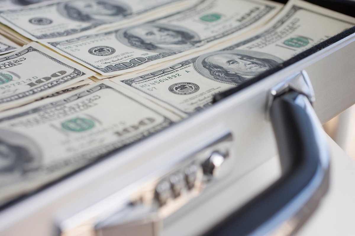 business's tweet photo. 4 points to consider if a former employer tempts you with a lump sum for your pension https://t.co/121Evjg1KT https://t.co/dMomlsairA
