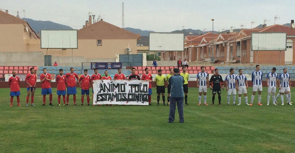 MazarronFC's tweet photo. Nuestros jugadores han querido mandar un mensaje de apoyo a nuestro ex Jugador "Tolo" #AnimoTolo  @treceraG13 https://t.co/7tooRAqdgo