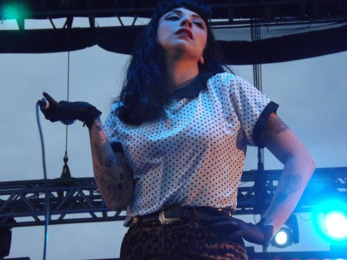 Inrocktv's tweet image. Ayer @monlaferte en el escenario del @FestCentralMx  🎤
 Foto por @MarianaPijama