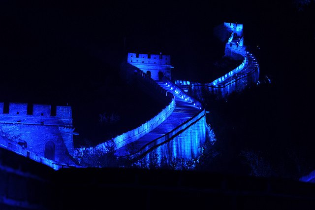unicefvenezuela's tweet photo. Más de 350 monumentos del mundo en más de 85 países se iluminaron de azul para celebrar #ONU70años :D https://t.co/hsNRY8bfIG