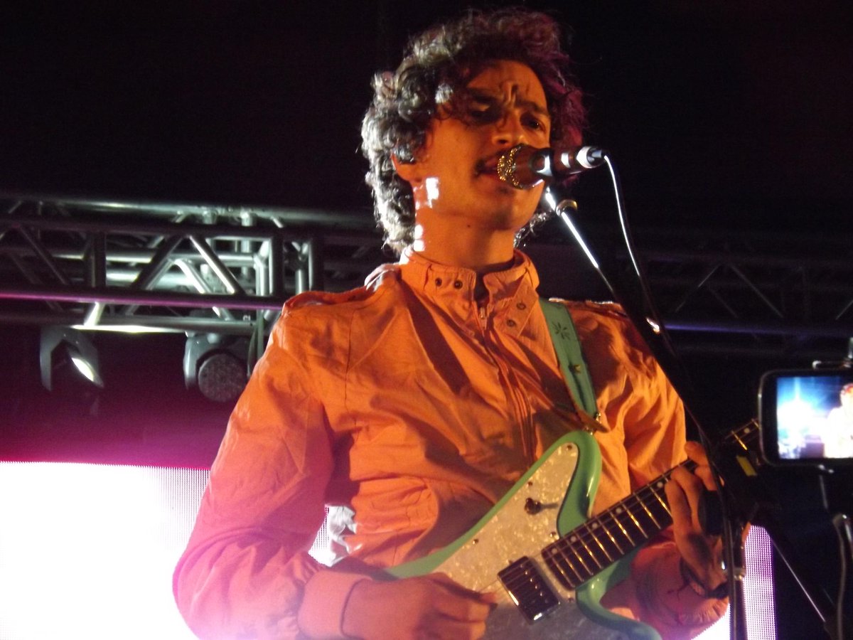 Inrocktv's tweet image. Ayer @elcaloncho en el escenario del @FestCentralMx 🎸