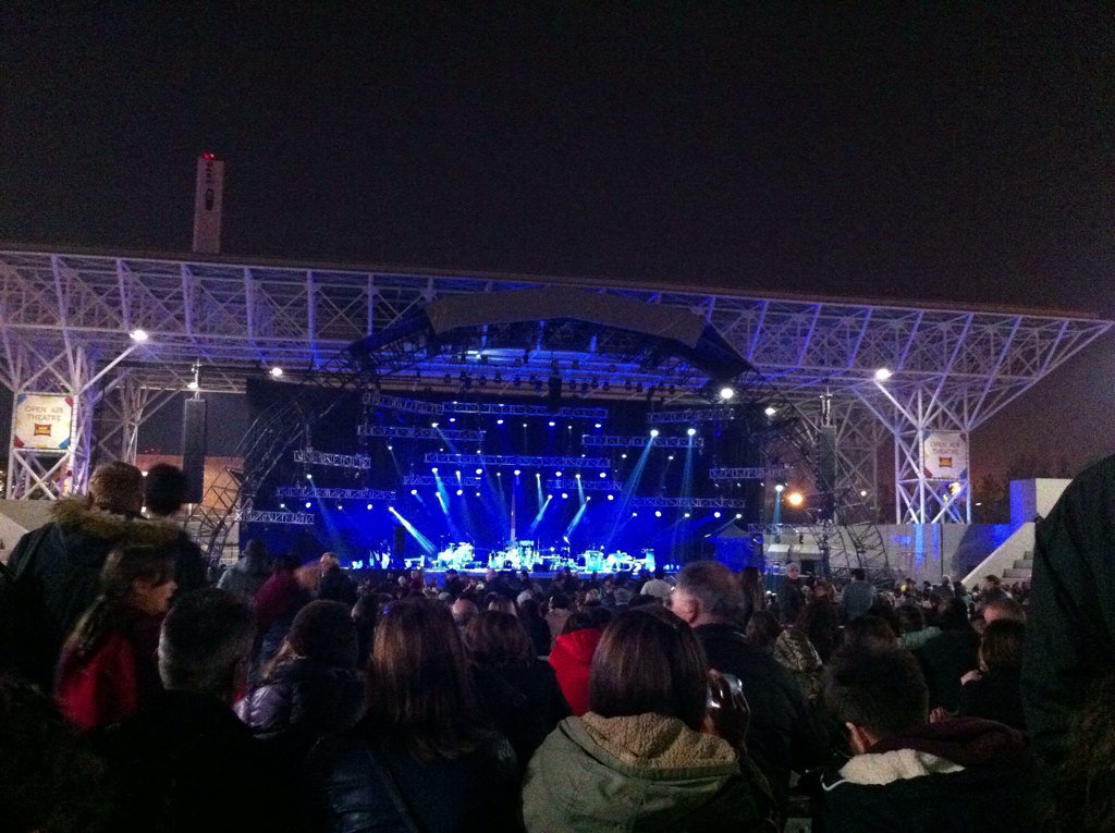 DarioVolonte's tweet photo. #expo2015 #degregori già in attesa per il concerto. Il teatro all'aperto è già stracolmo ed in trepida attesa https://t.co/04ed1LbuIY