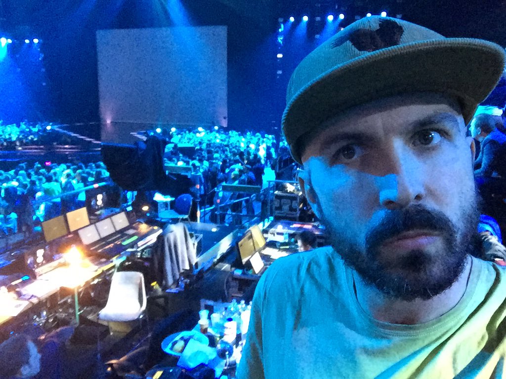 marciocapatonda's tweet photo. Pronto per gli #EMARIO. @mtvitaly #mariomtv. #MTVEMA2015 https://t.co/BKPs1Gqkqc
