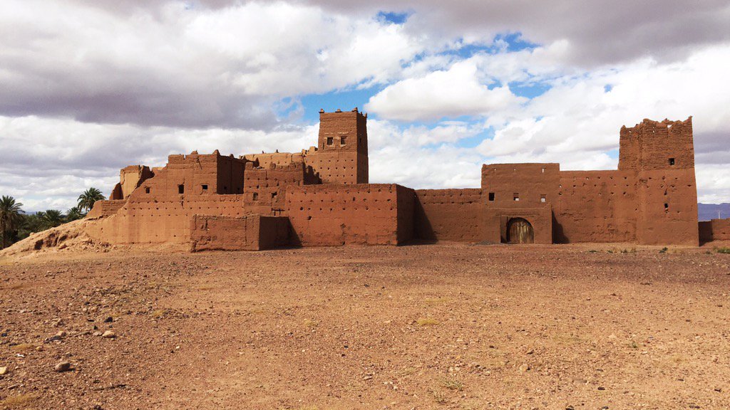 marsaddraa's tweet photo. Kasbah Taznakhte, #Ternata #Zagora #kasbah #rammedearth #architecture #heritage #desert https://t.co/F1w64EPuCF