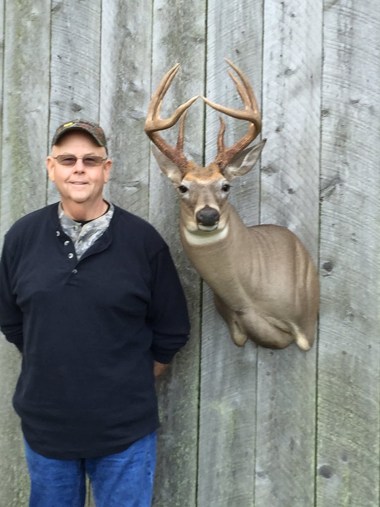 RushUltimate's tweet photo. One of the older members of the #UltimateRush family got his NKY buck back today. Final score 141 https://t.co/7H4Gwv9MrP