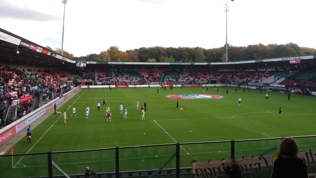 BrigataGroninga's tweet photo. 5 absolute topdagen overigens. #libgro #necgro #awaydays https://t.co/gbI1CMwxG9