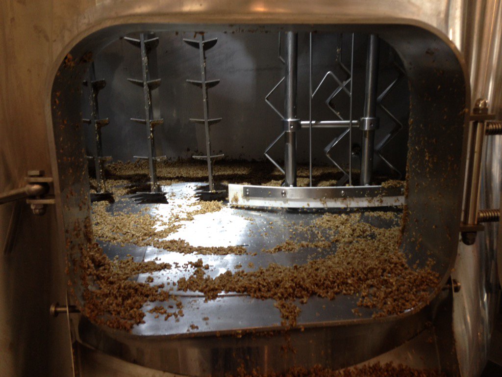 What's that I see? Why that is some Mootzys Treasure IPA being brewed @CrookedHammock!