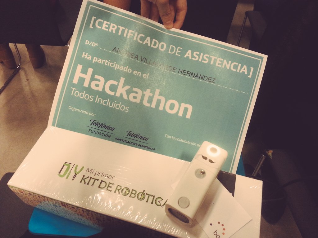 Camichan's tweet photo. Quiero llegar a casa y probar este kit de robótica. Gracias @bqreaders  @fundacionTef @elviajedepepito #HackathonMAD https://t.co/9kIuG5rq6t