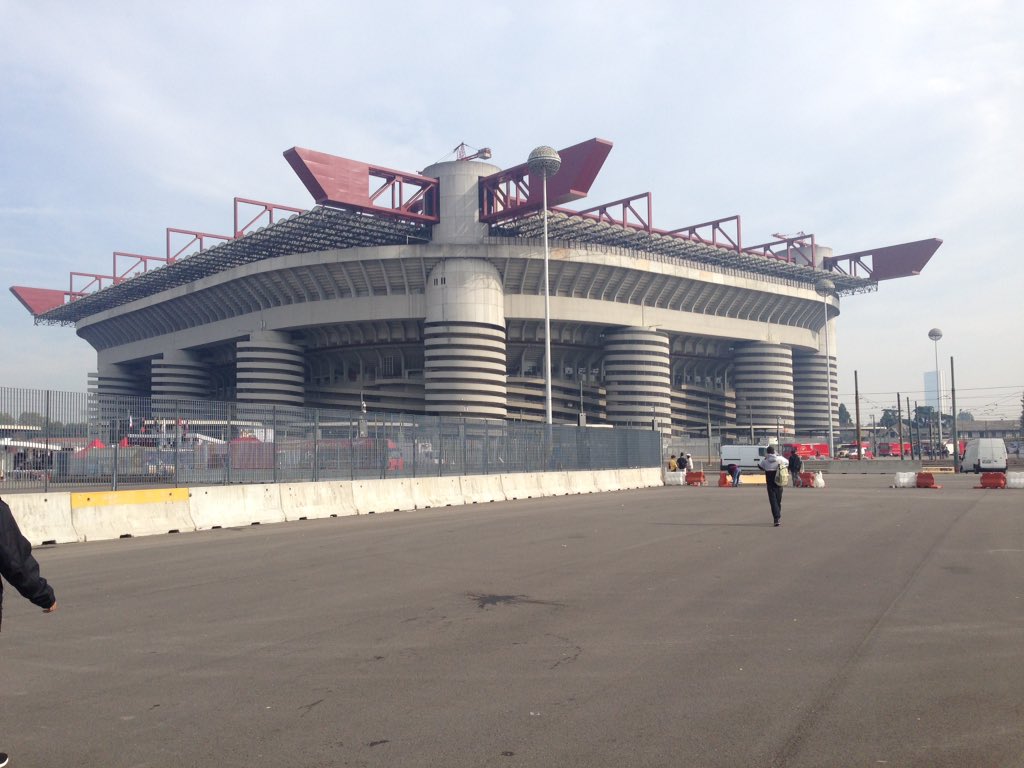 marco5891's tweet photo. Outside - Inside
#acmilan #weareacmilan #insideacmilan #soccer #match #SerieATIM #work https://t.co/L30nZK8k7c