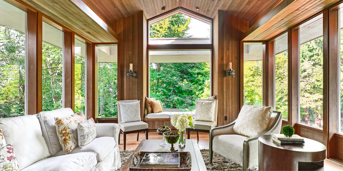 High vaulted ceilings give this room so much character. #WestBellevue ow.ly/TMkST