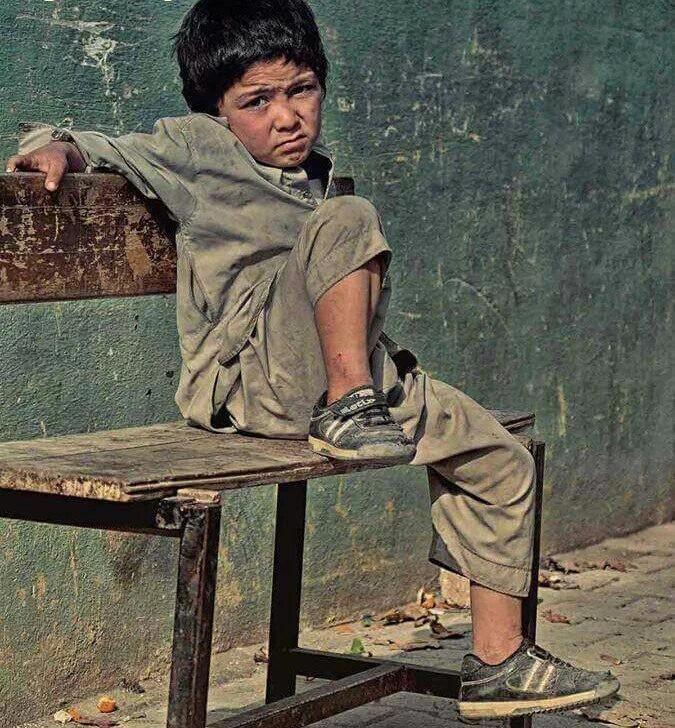 Bececeremedik biz bu işi,
Çocuklara "ad" olarak kaldı;
Sevgi, Barış, özgür'lük
Yani, o işde sana kaldı ÇOCUK...!