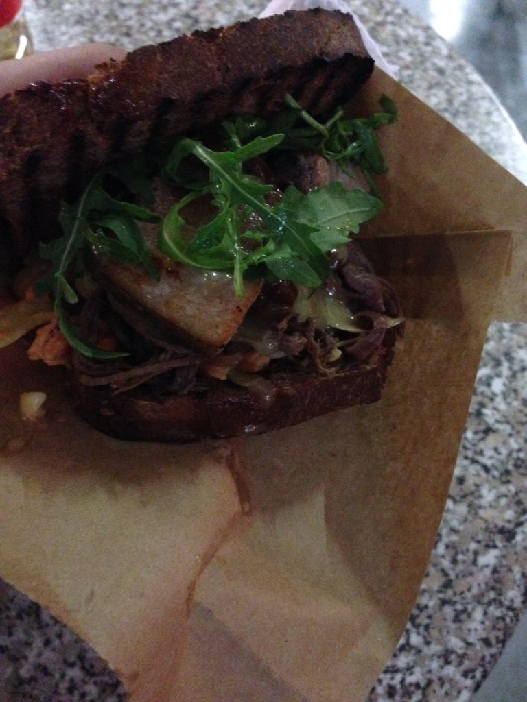 fholzknecht's tweet photo. #streetfood #innsbruck #lecker https://t.co/pNZSXZyC2n