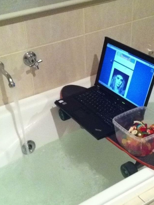 SpeakComedy's tweet photo. "MOM can you buy me a skeateboard"?

"What for?" https://t.co/ypLlFzlnTI