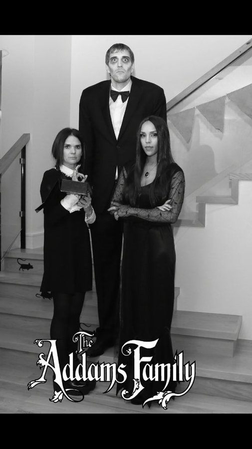 Lurch Halloween Costume 2022 Dirk Nowitzki Dressed As Lurch From The Addams Family For Halloween For The Win