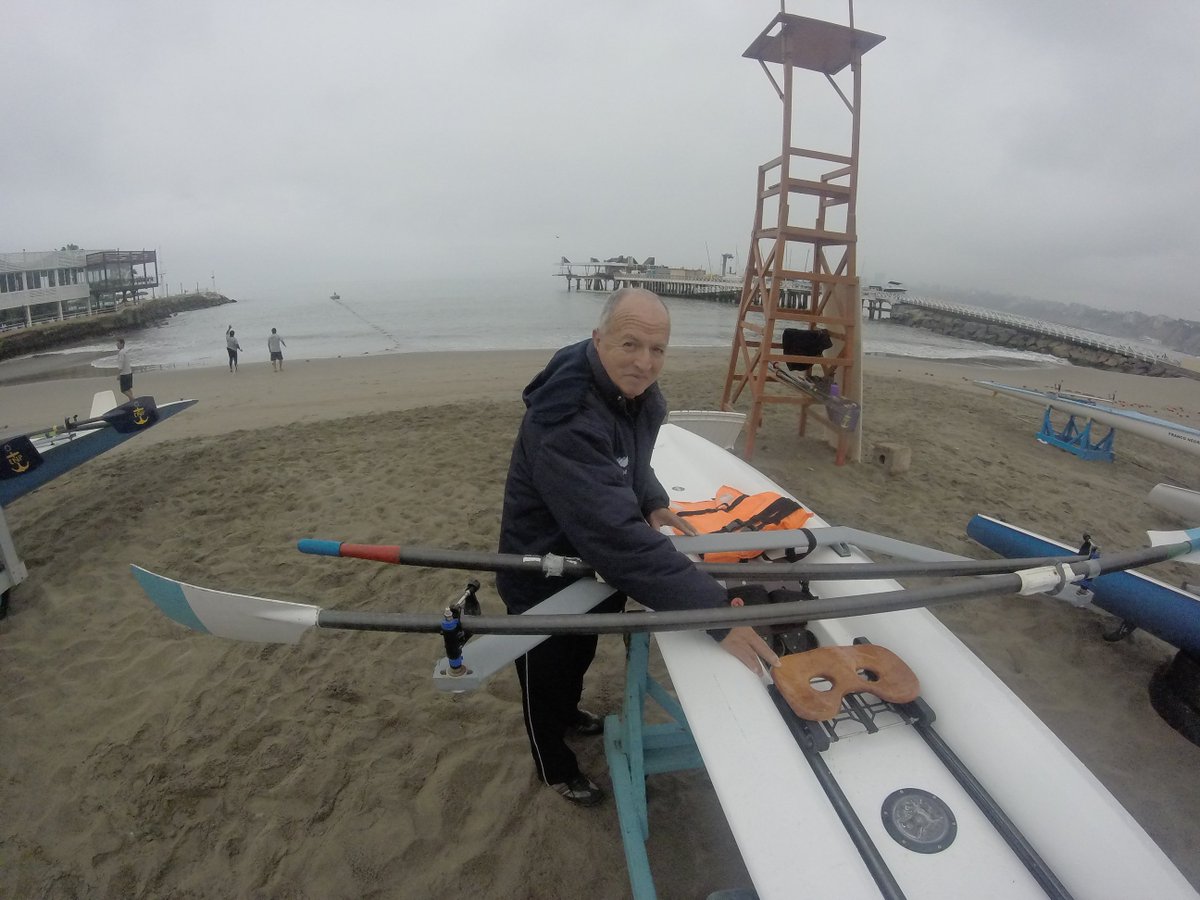 RemoPeruano's tweet photo. .@LacaOscar supervisándolo todo para #WRCChamps #Lima2015 #ClubRegatasLima #PeruvianRowing #coastalrowing https://t.co/mrY2zWIuKR
