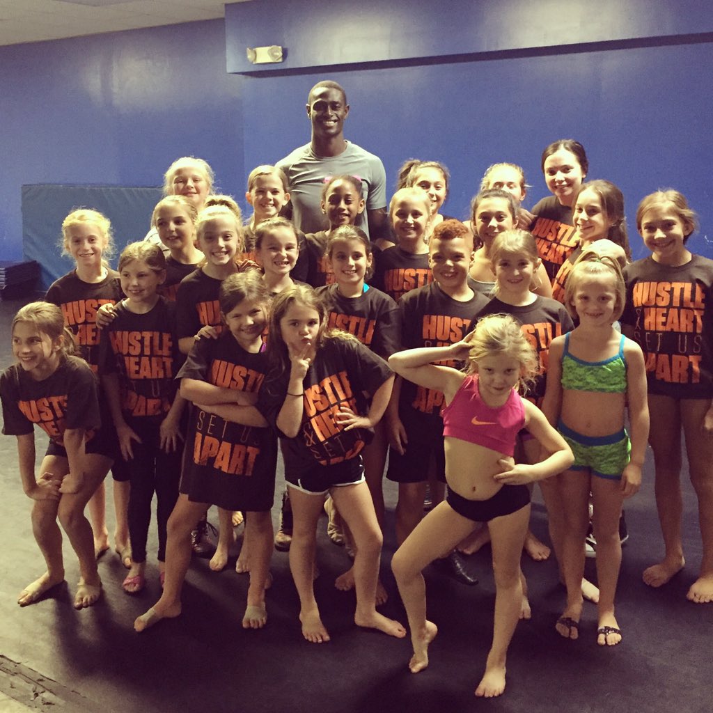 CSDSOH's tweet photo. Win or lose, we are #TeamDesir 💥🏈💙 GO BROWNS! #Hustle&Heart #SetUsApart #CSDS #Browns #clevelandbrowns https://t.co/lt2Ftm8Vm1