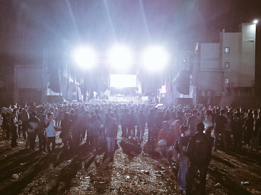RollingStoneINA's tweet photo. Sesaat lagi, @thesigit akan tampil pamungkas menutup @RockInCelebes kota pertama di Palu. #RICfest2015 https://t.co/S1XWuz5Vtc