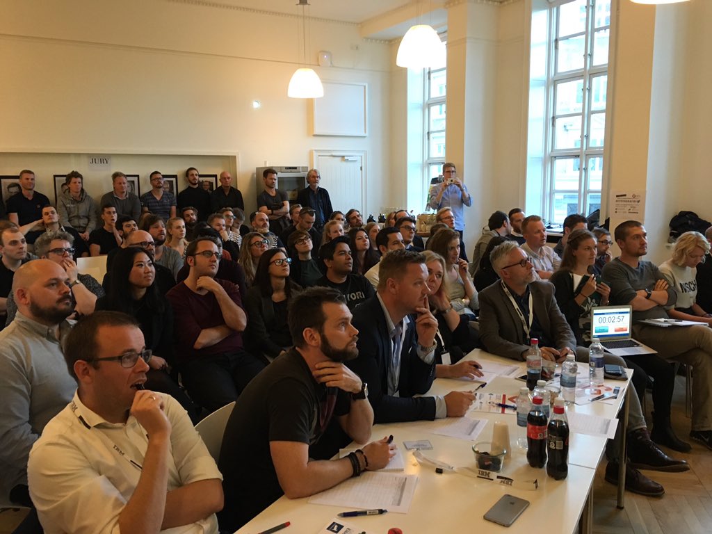 chorDK's tweet image. #futurehacks is on! Packed room!!! I love it!!