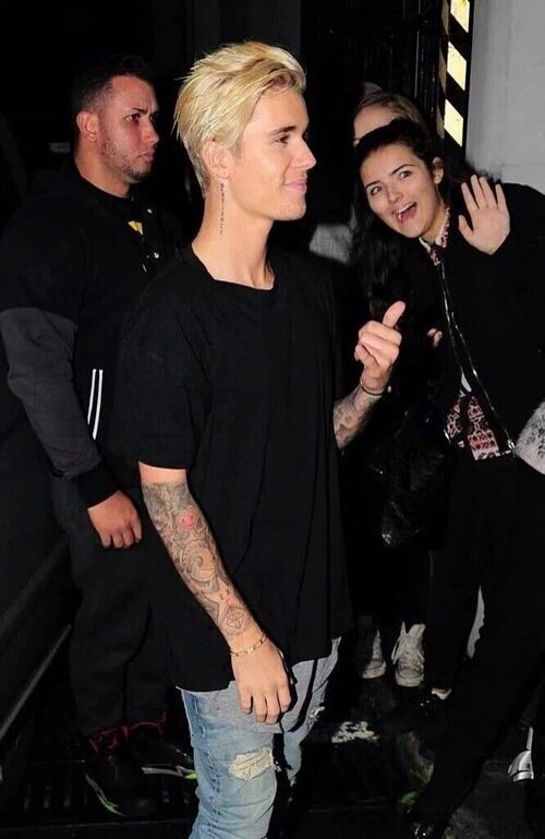 ifxckdbieber's tweet photo. rt for this hottie #EMABiggestFansJustinBieber https://t.co/SIE8ERqWcQ