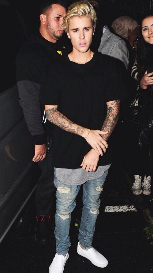ifxckdbieber's tweet photo. rt for this hottie #EMABiggestFansJustinBieber https://t.co/SIE8ERqWcQ
