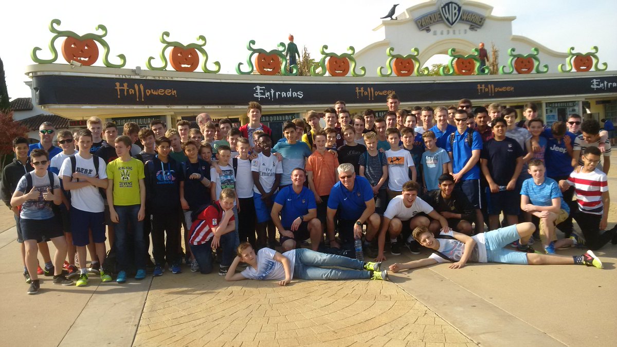 TouringSport's tweet photo. After a busy day at WB Theme Park the boys are off to La Liga match, Atletico Madrid vs Valencia FC. https://t.co/HX99GYjaZ6