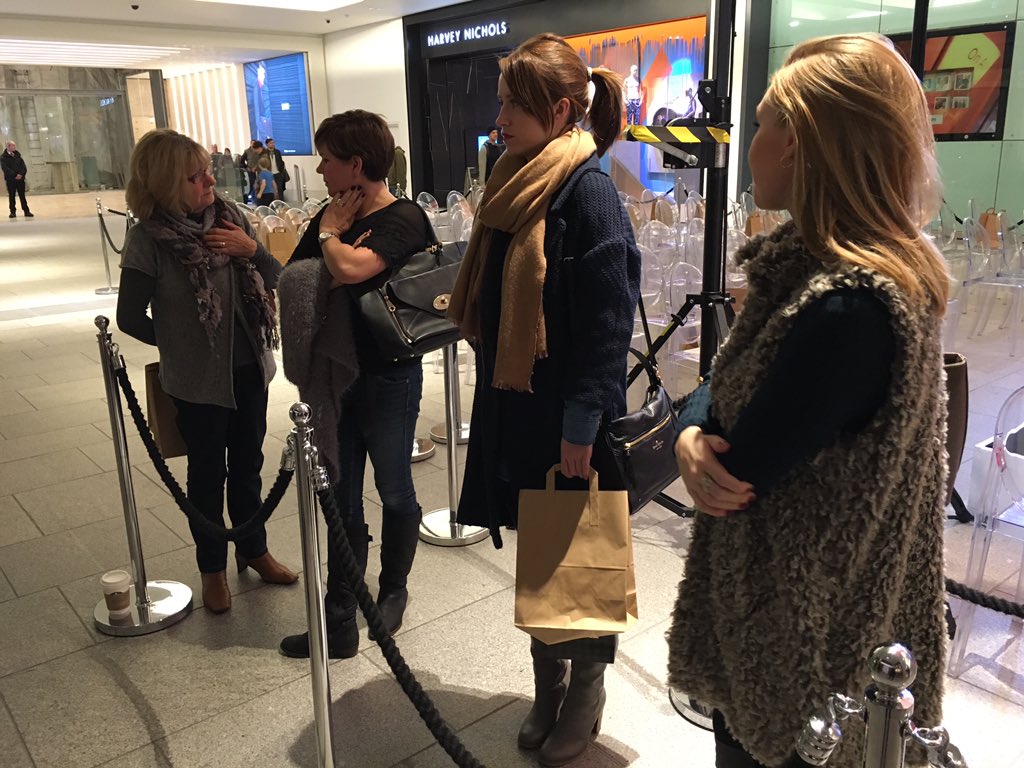 Mailboxlife's tweet photo. Getting ready for our final #MailboxSession, #TheArtofBeauty! Come and join us next to Nandos now! https://t.co/BkBx0efU1x