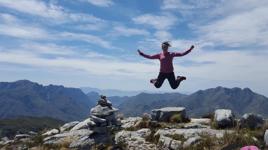 hielienie's tweet photo. Lunch on a mountain. Song in my heart. #Perdekop @TRAILza @runtagit @RunningTheCape @SafetyMountain https://t.co/Bop4y3ZyUR