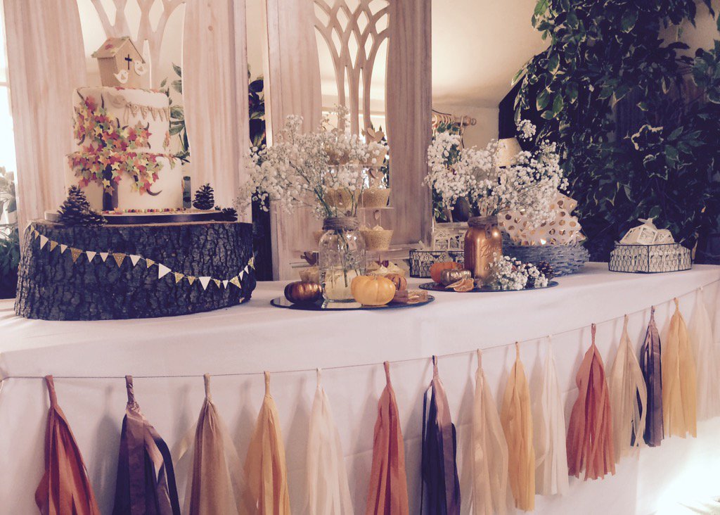 paperanddesign's tweet photo. Lovely install at Fynn Valley Golf Club this morning. Paper poms and tassel garland in gorgeous autumnal colours ❤️ https://t.co/hwE9w1HNXl