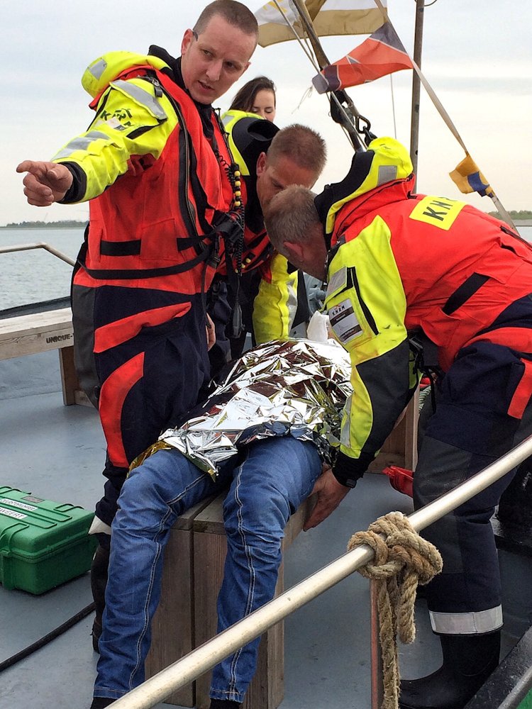 Mosselkotter in problemen. Gistermiddag gezamenlijke oefening met <a href="/rivalmosselen/">Rival mosselen</a>. Verslag-> knrm.nl/waar-wij-zijn/…