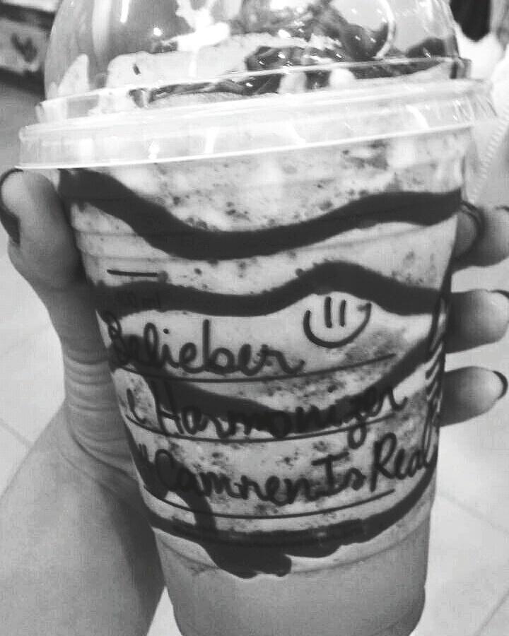 biebzharmo's tweet photo. +nós conversamos e ela escreveu #camrenisreal e ainda me chamou de camrenzinha #EMABiggestFansJustinBieber https://t.co/tEFTdtjpht