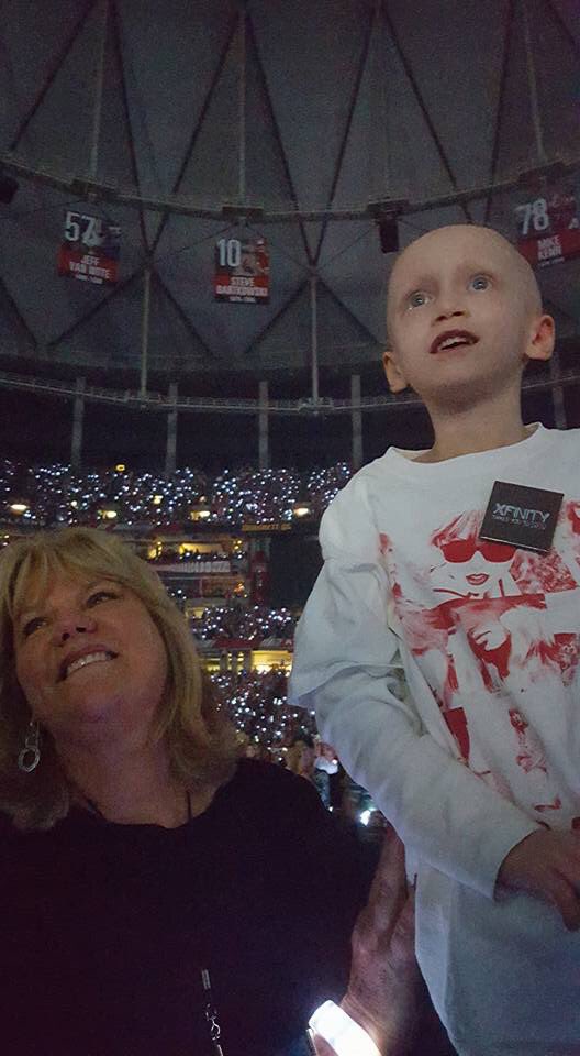 projteamtaylor's tweet photo. @projteamtaylor: Taylor with Taylor Swift's mother Andrea! https://t.co/yA4fV70MDg