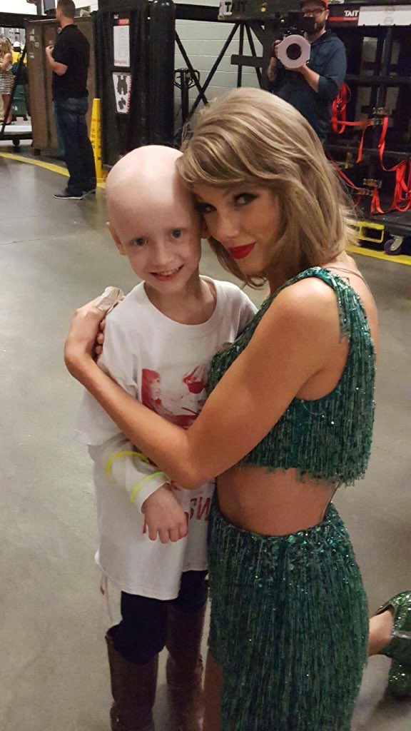 projteamtaylor's tweet photo. @taylorswift13: Taylor got to meet Taylor backstage after the concert in Atlanta! https://t.co/ukDc72naQy